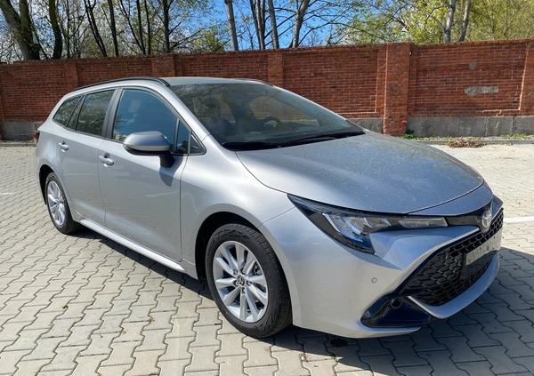 Toyota Corolla cena 124700 przebieg: 15, rok produkcji 2024 z Poznań małe 16
